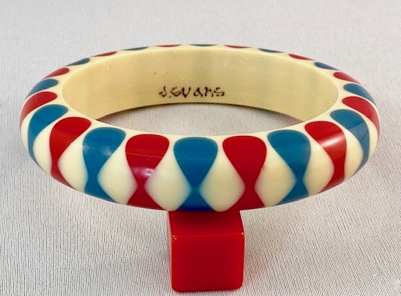 JE27 Judith Evans cream resin bangle with red & blue bowties